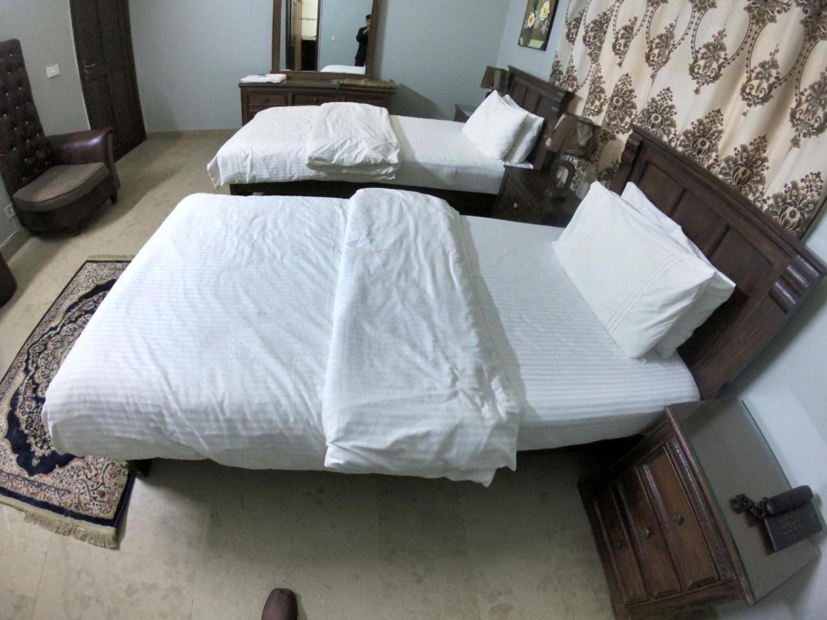 Seaview Guest House การาจี ภายนอก รูปภาพ
